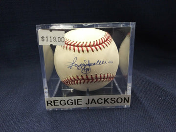 REGGIE JACKSON SIGNED BASEBALL YANKEES / A'S - HOF COA