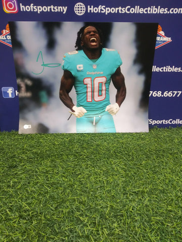TYREEK HILL SIGEND DOLPHINS YELLING 11X14 - BECKETT