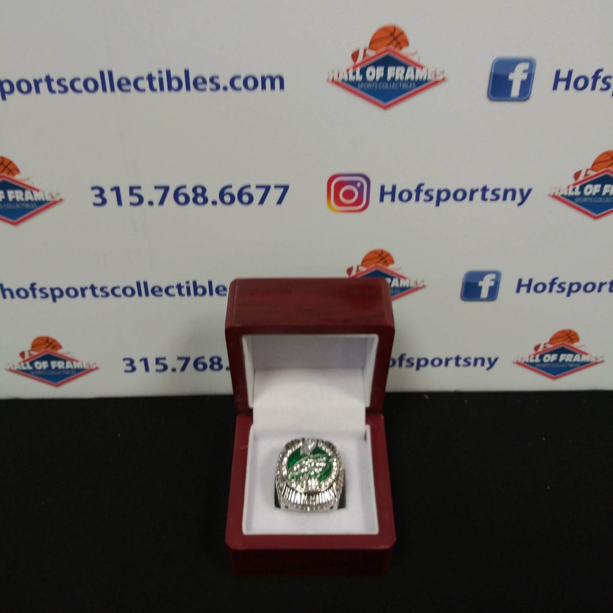 PHILADELPHIA EAGLES REPLICA CHAMPIONSHIP RING WITH BOX!