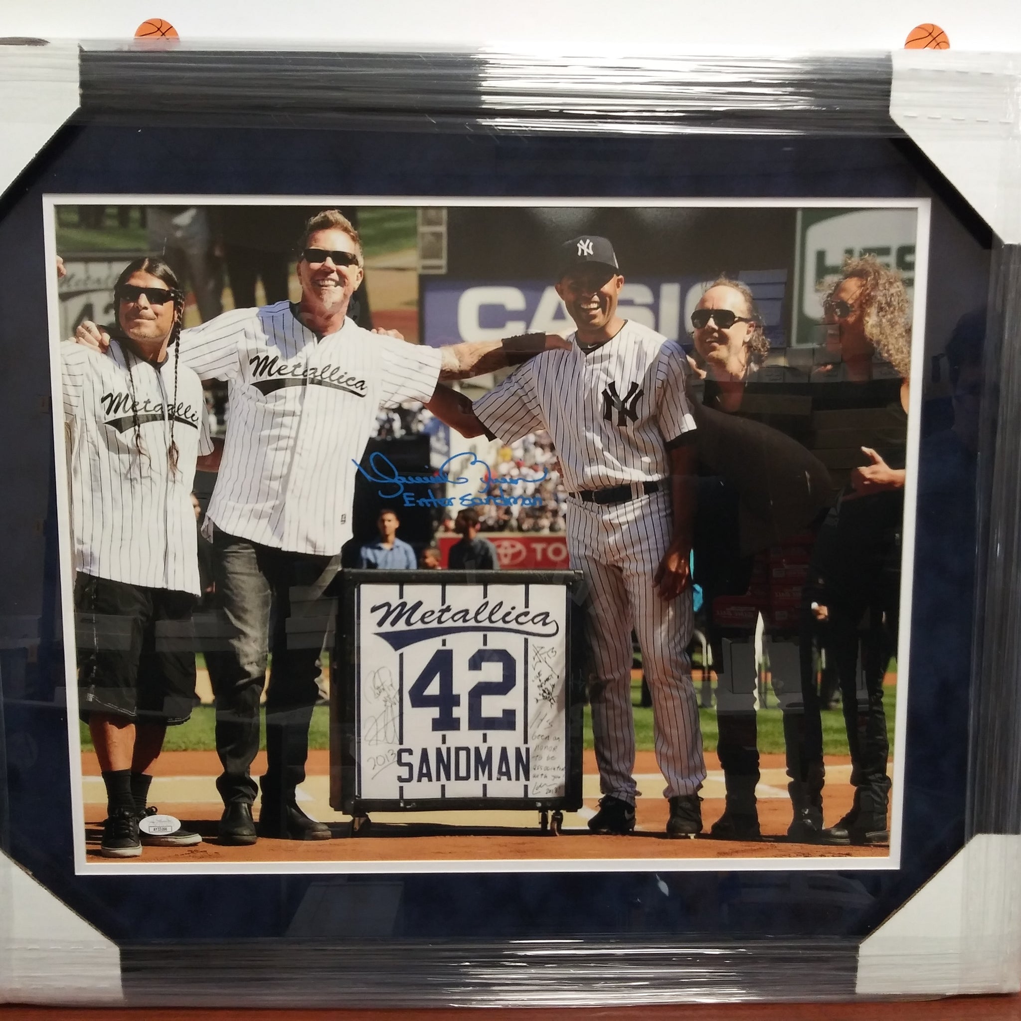 MARIANO RIVERA SIGNED FRAMED 16X20 W/ METALLICA INC ENTER SANDMAN - BECKETT