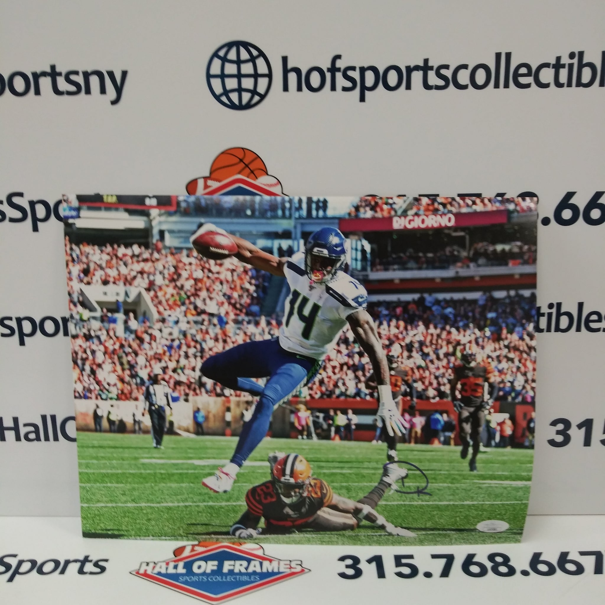 DK METCALF SIGNED 11X14 SEAHAWKS PHOTO (B) - JSA COA