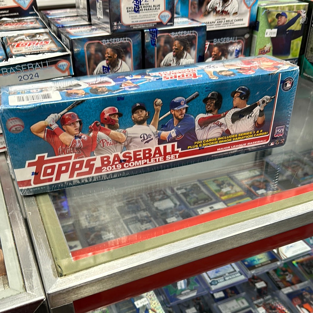 2019 TOPPS BASEBALL COMPLETE SET! BLUE! SEALED! 5 ROOKIE IMAGE VARIATIONS PER SET!