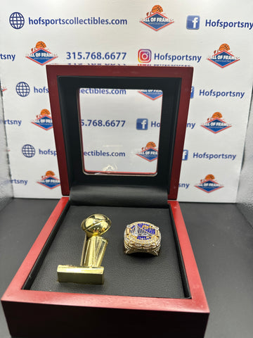 2017 GOLDEN STATE WARRIORS REPLICA CHAMPIONSHIP RING WITH TROPHY & BOX!