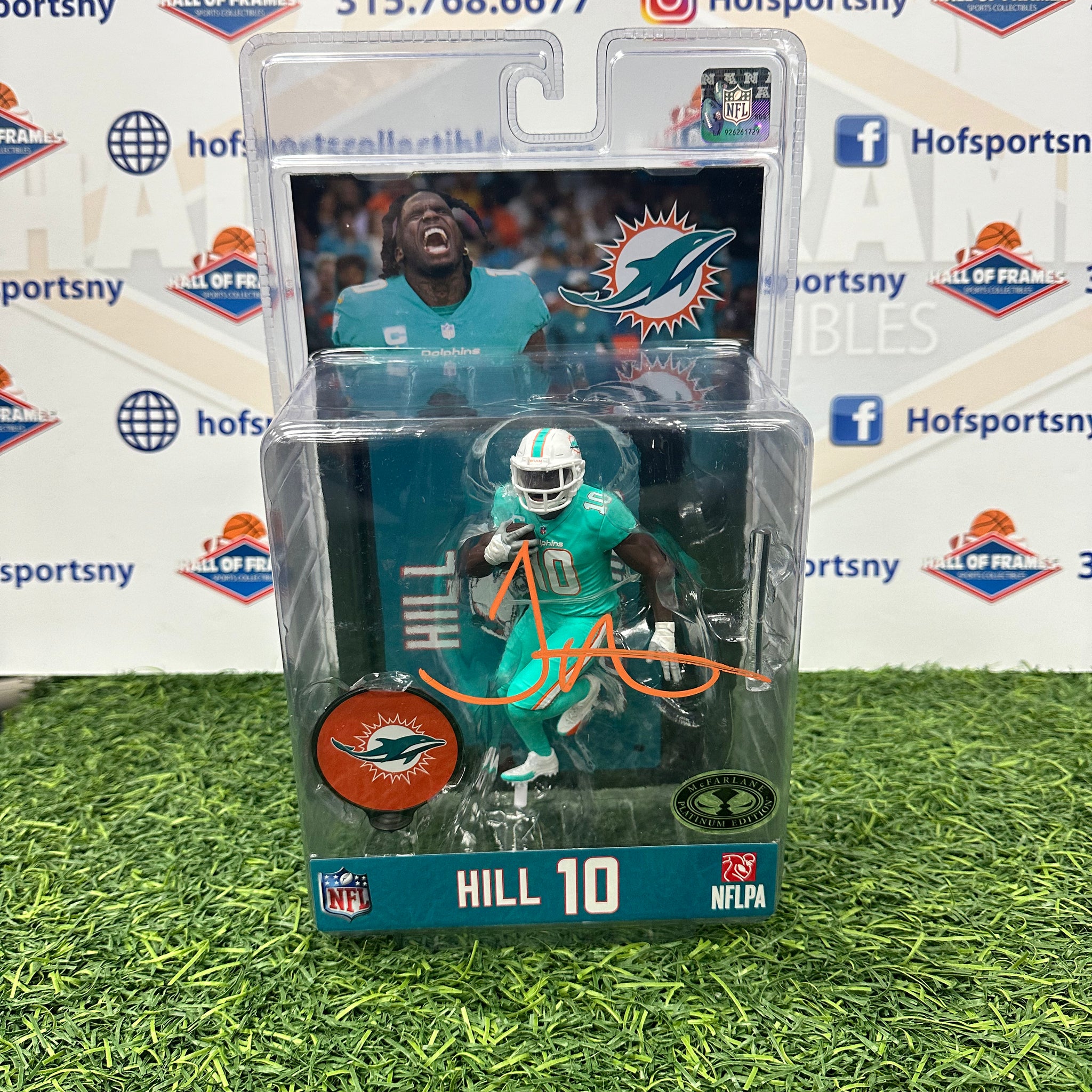 TYREEK HILL SIGNED DOLPHINS MCFARLANE S LEGACY SERIES FIGURES 7 CHASE