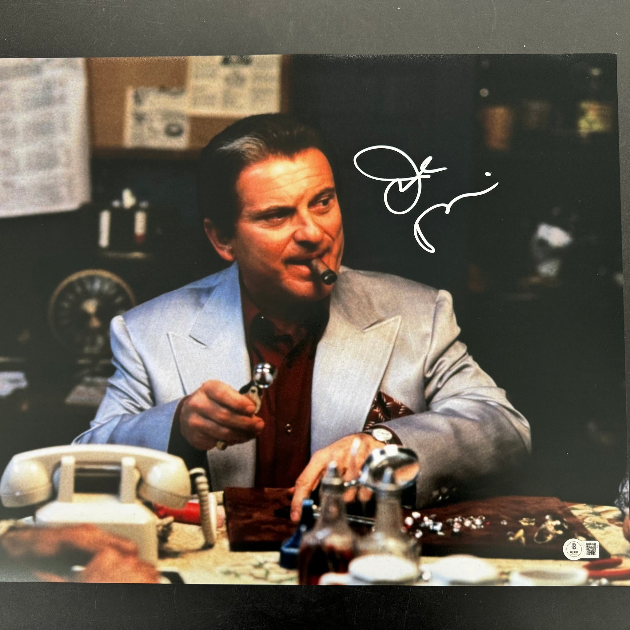 JOE PESCI SIGNED CASINO 16X20 PHOTO - BECKETT WITNESSED