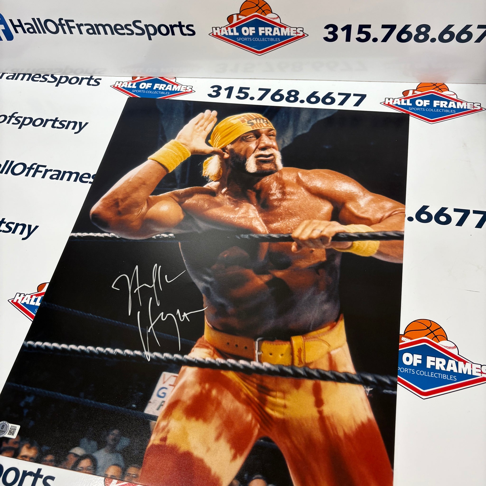HULK HOGAN SIGNED 16X20 PHOTO - HULKAMANIA BECKETT COA