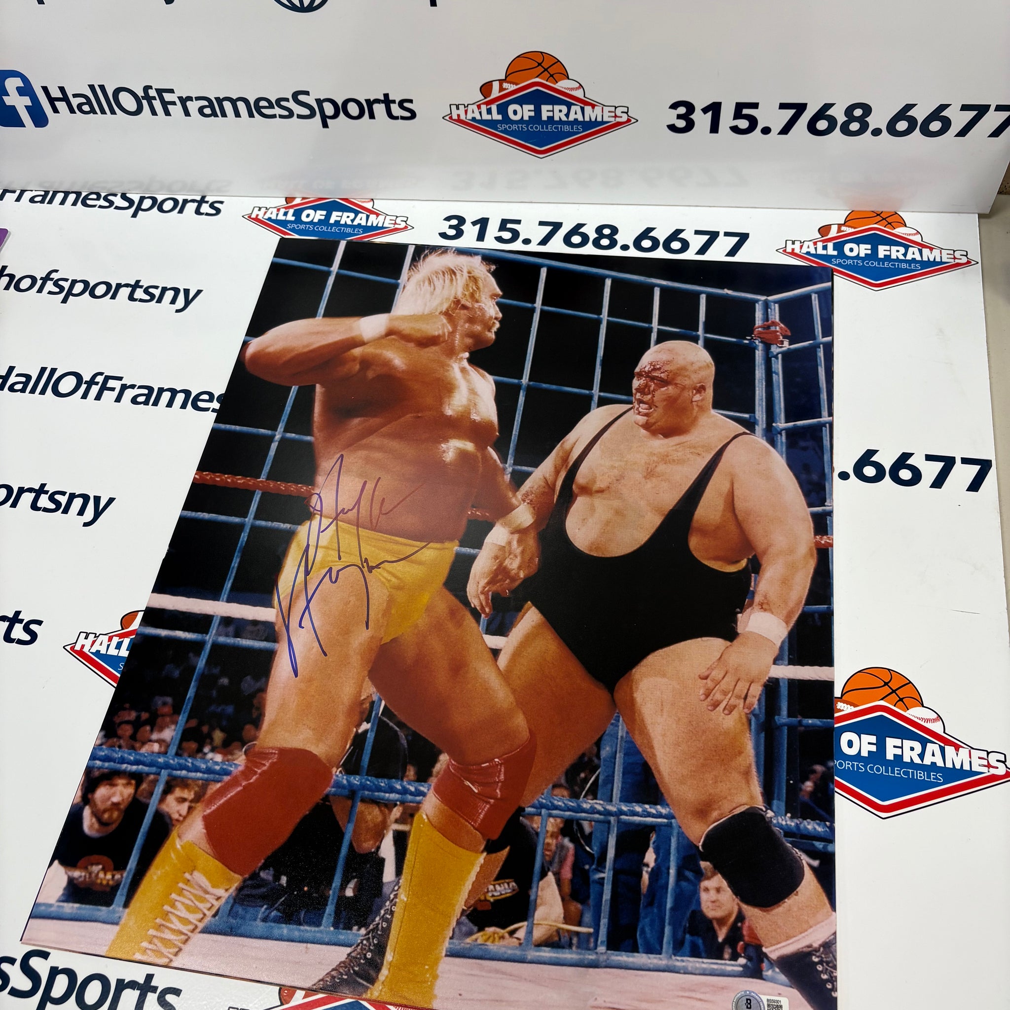 HULK HOGAN VS KING KONG BUNDY SIGNED 16X20 PHOTO - HULKAMANIA BECKETT COA