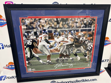 ELI MANNING GIANTS SIGNED FRAMED SUPER BOWL ESCAPE 16X20 PHOTO - FANATICS