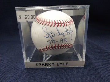 SPARKY LYLE SIGNED BASEBALL YANKEES 1972 - 78 / HOF COA