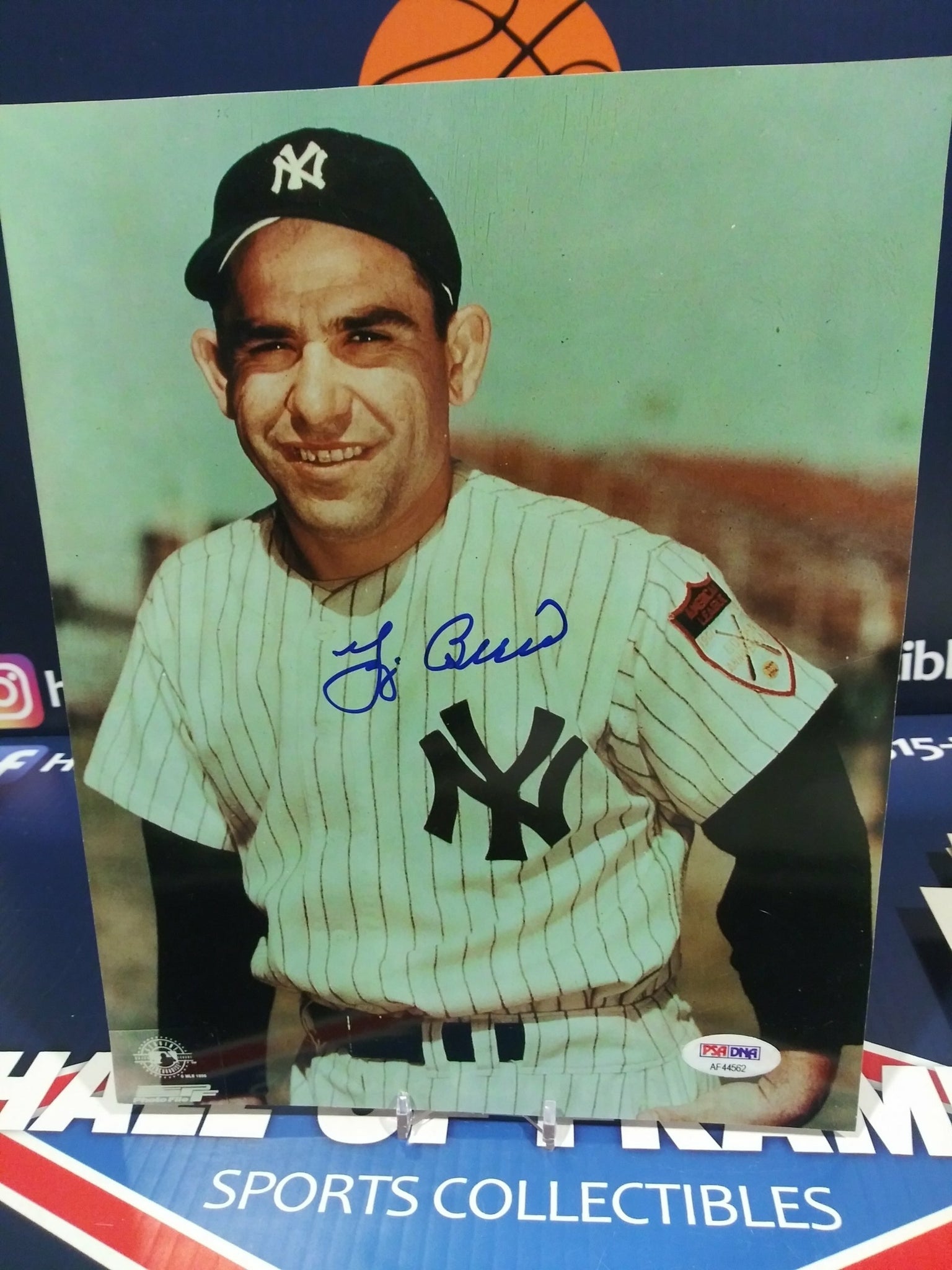 YOGI BERRA NEW YORK YANKEES SIGNED  8X10 PHOTO - PSA