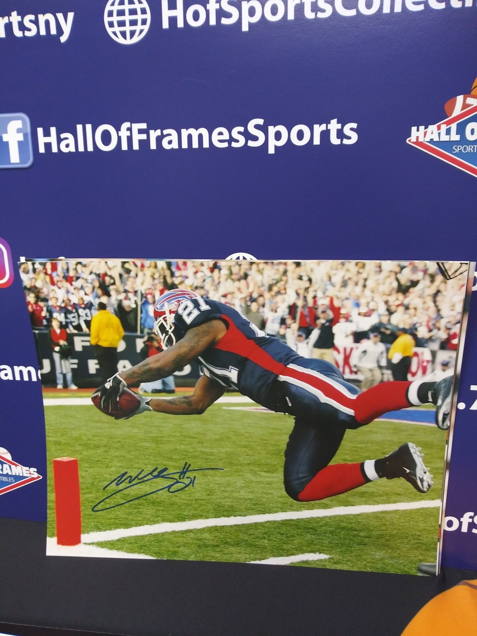 WILLIS MCGAHEE SIGNED BUFFALO BILLS 11X14 PHOTO  - HOF COA