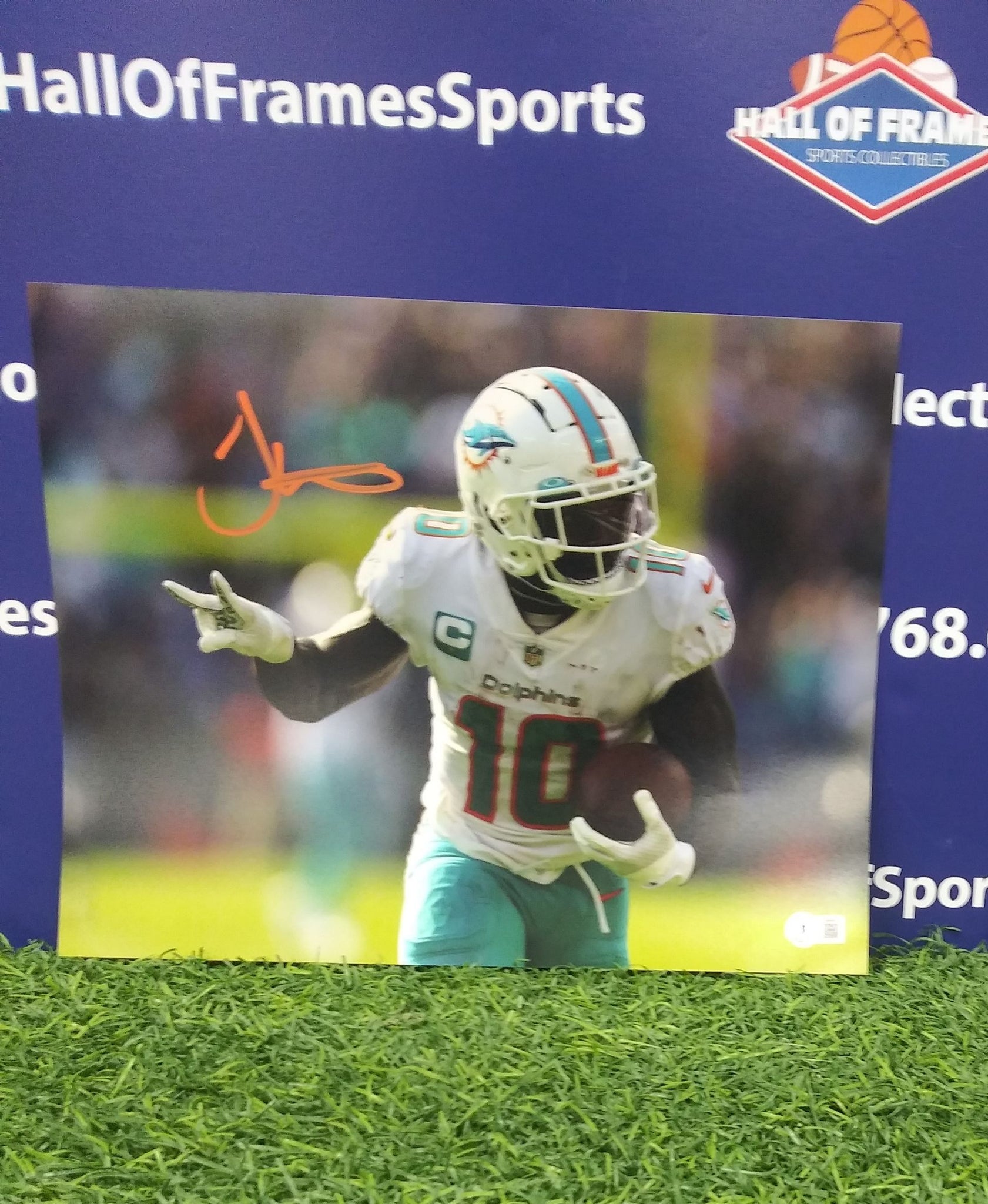 TYREEK HILL SIGEND DOLPHINS 11X14  - BECKETT